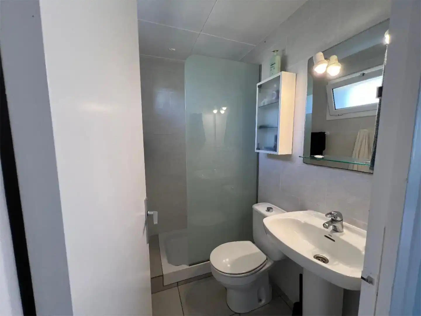 Bathroom of Flat for sale in L'Estartit  with Air Conditioner, Furnished and Balcony