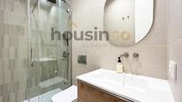 Bathroom of Flat for sale in  Madrid Capital  with Air Conditioner, Heating and Terrace