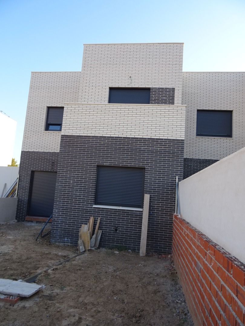 Vista exterior de Casa o xalet en venda en Illescas amb Aire condicionat, Calefacció i Jardí privat