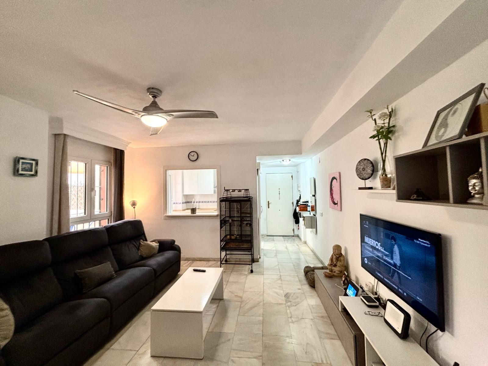 Living room of Flat for sale in Benalmádena  with Air Conditioner, Terrace and Furnished