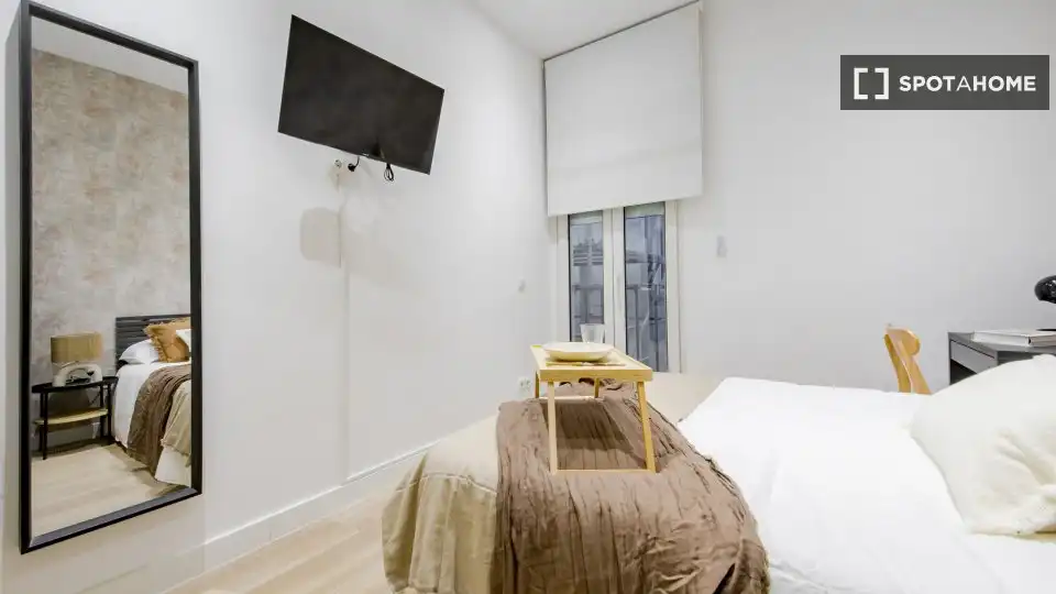 Bedroom of Flat for share in Retiro