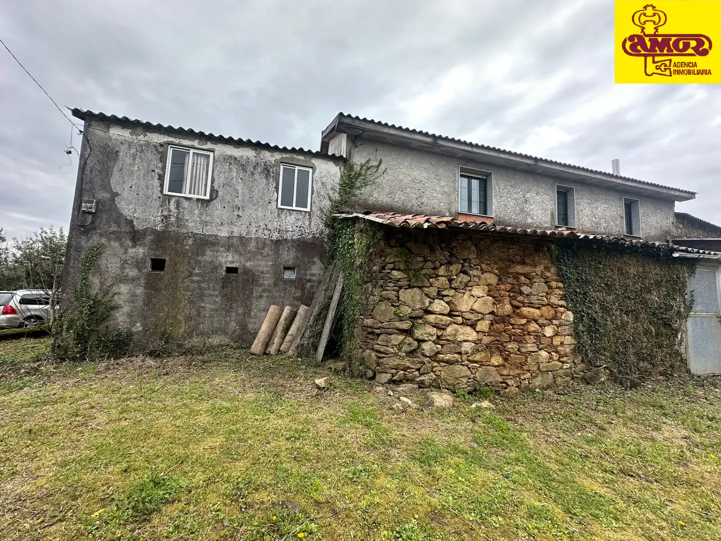 Vista exterior de Casa o xalet en venda en Santiago de Compostela  amb Jardí privat