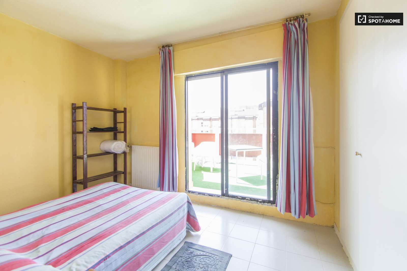 Bedroom of Flat to share in  Madrid Capital  with Air Conditioner and Terrace