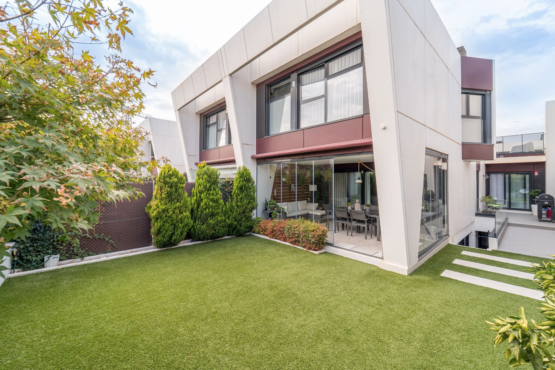 Exterior view of Single-family semi-detached for sale in Boadilla del Monte  with Heating, Private garden and Terrace