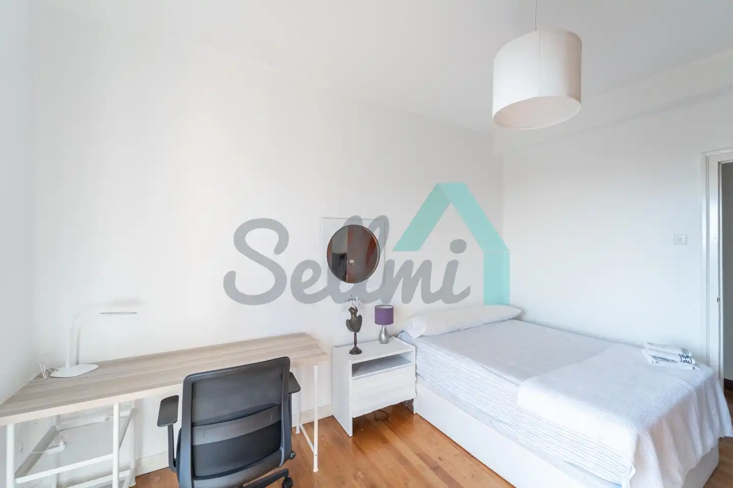Schlafzimmer von Wohnung zur untervermieten in Oviedo  mit Heizung, Parkett und Möbliert