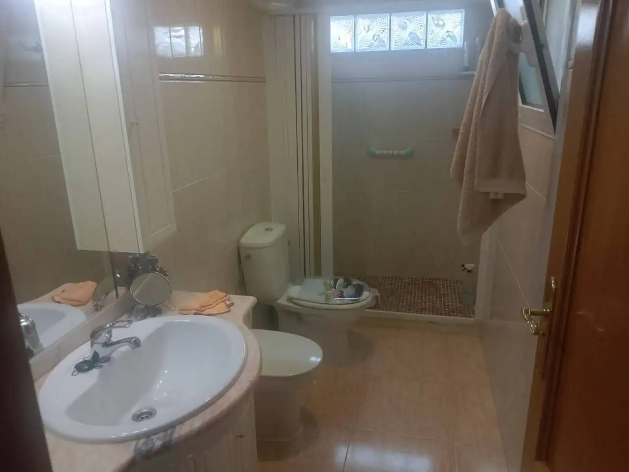 Baño de Casa adosada en venta en Tavernes de la Valldigna con Aire acondicionado y Amueblado