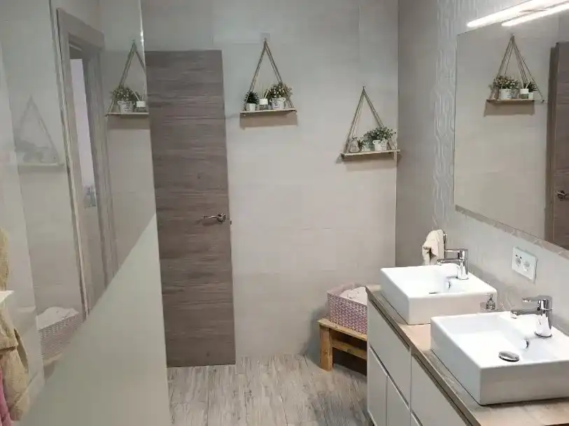 Baño de Casa adosada en venta en Marmolejo con Aire acondicionado, Trastero y Amueblado
