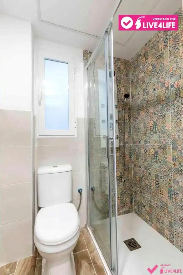 Bathroom of Apartments for rent in Valencia  with Air Conditioner, Parquet flooring and Furnished