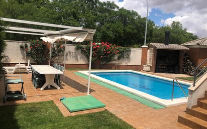 Piscina de Casa adosada en venda en Ciudad Real Capital amb Aire condicionat i Piscina