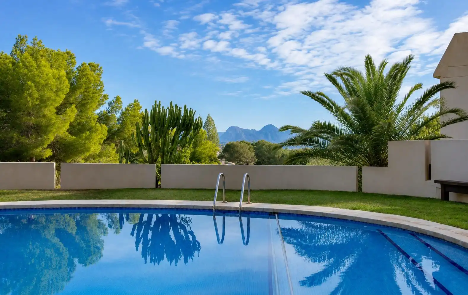 Piscina de Ático en venta en Altea con Aire acondicionado, Calefacción y Jardín privado