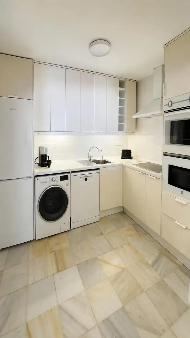 Cuina de Pis en venda en Marbella amb Aire condicionat, Calefacció i Terrassa