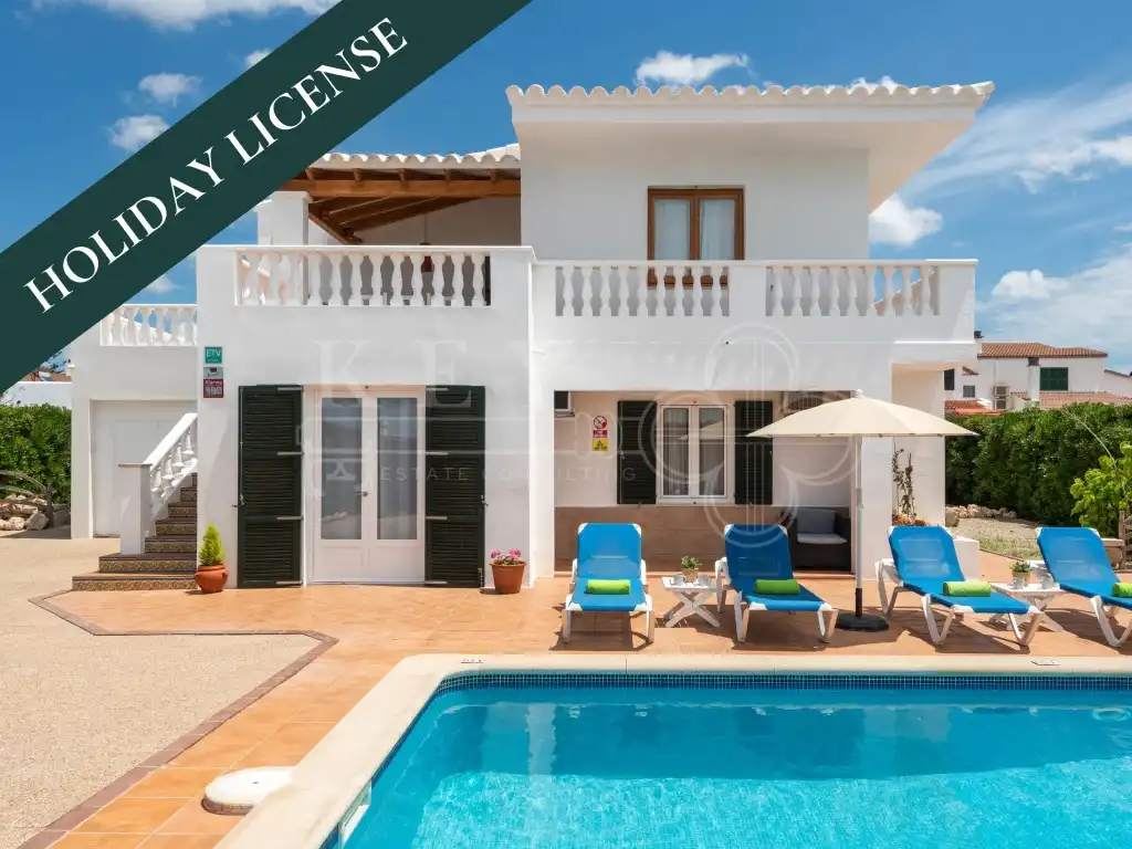 Casa con terraza en venta en Cala Blanca, imagen 2