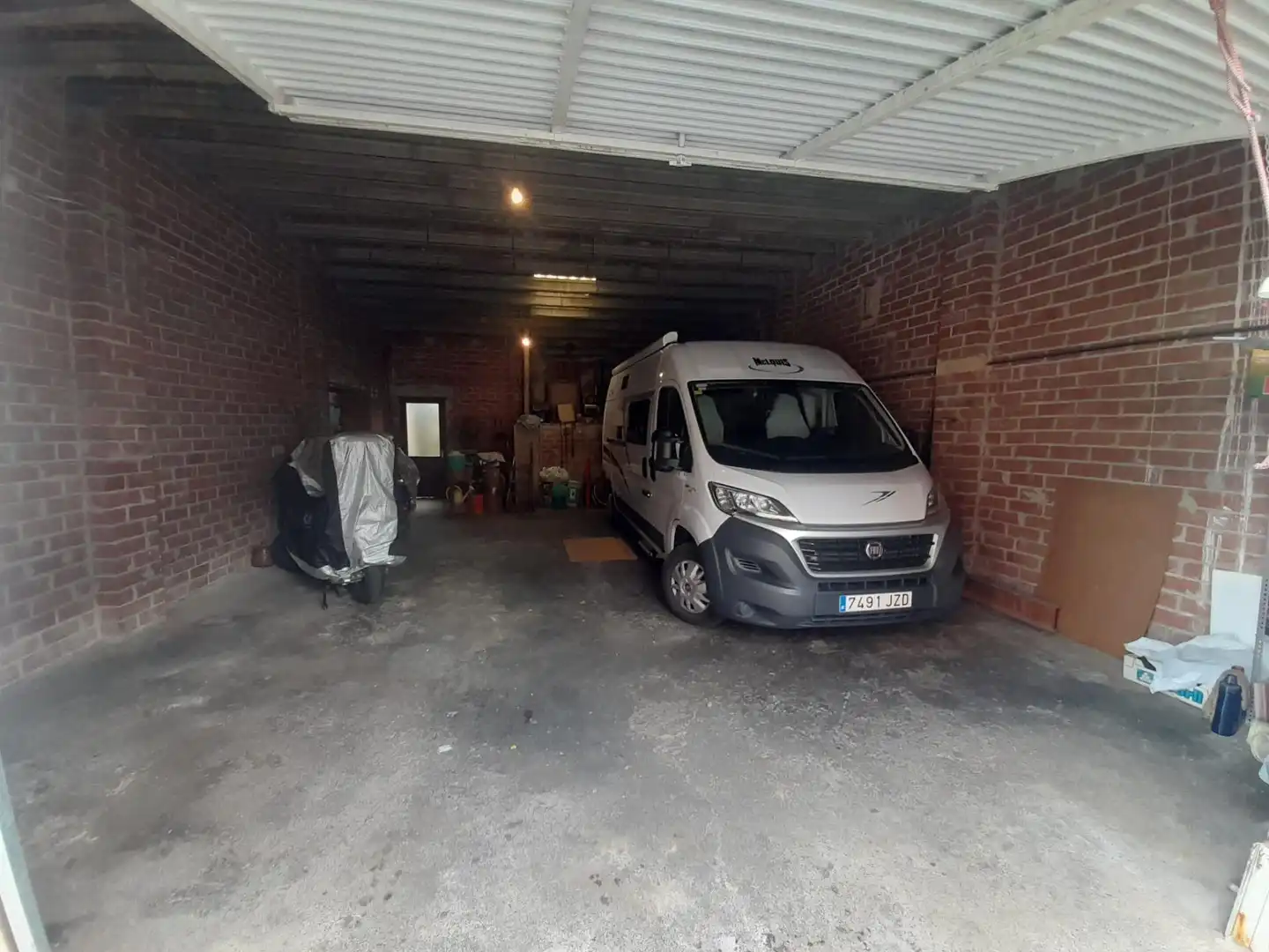 Aparcament de Casa o xalet en venda en Sabadell amb Aire condicionat, Jardí privat i Terrassa
