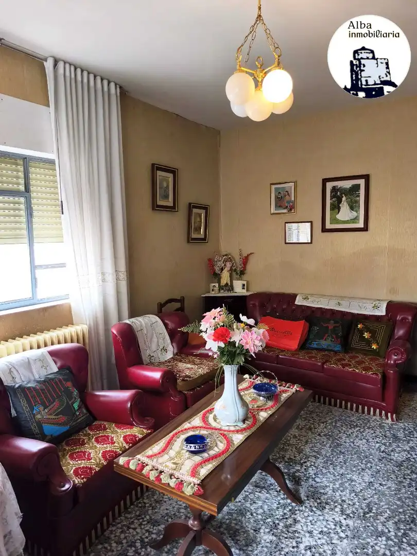 Sala de estar de Finca rústica en venta en Garcihernández con Calefacción y Terraza