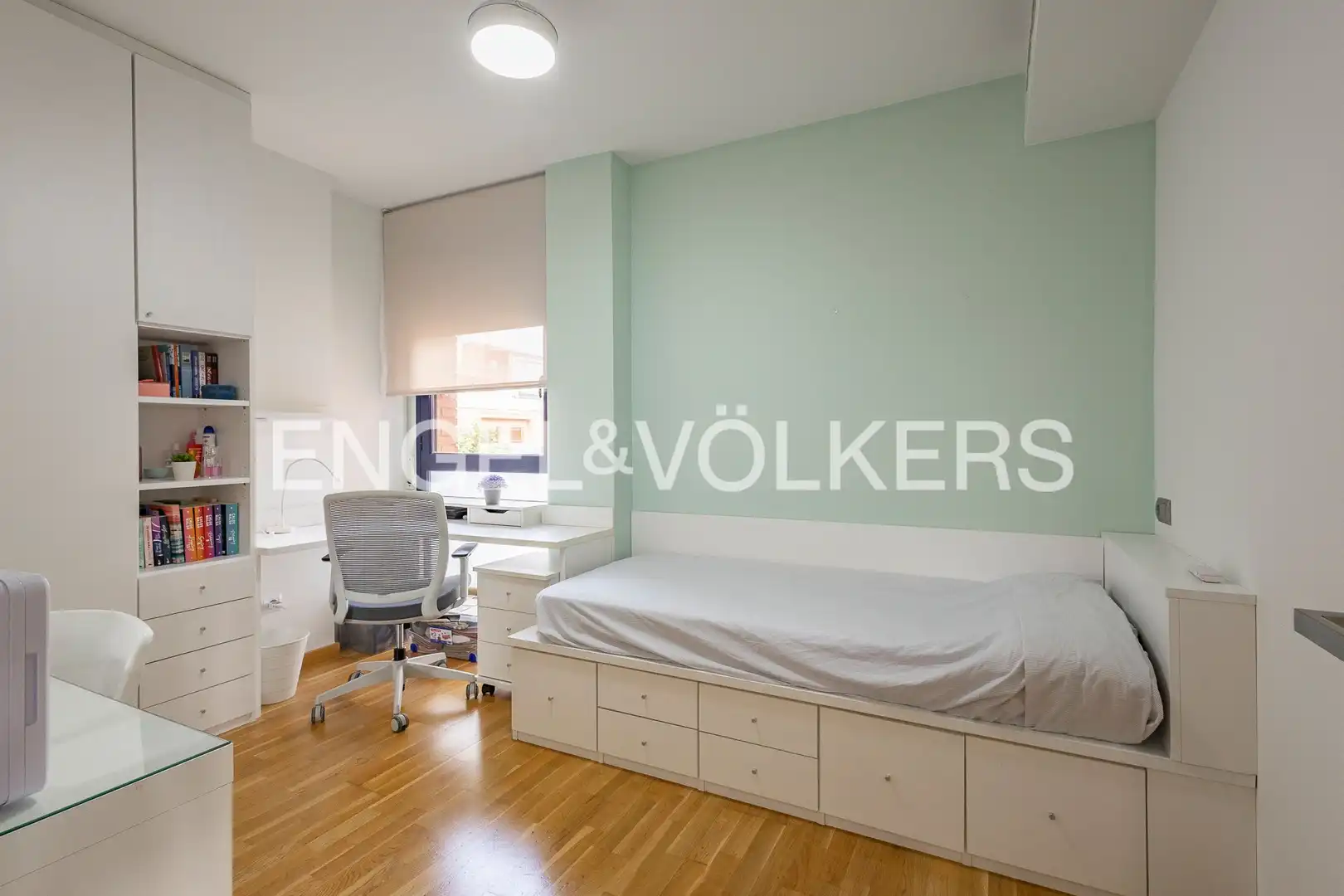 Bedroom of Attic for sale in Esplugues de Llobregat  with Air Conditioner, Heating and Parquet flooring
