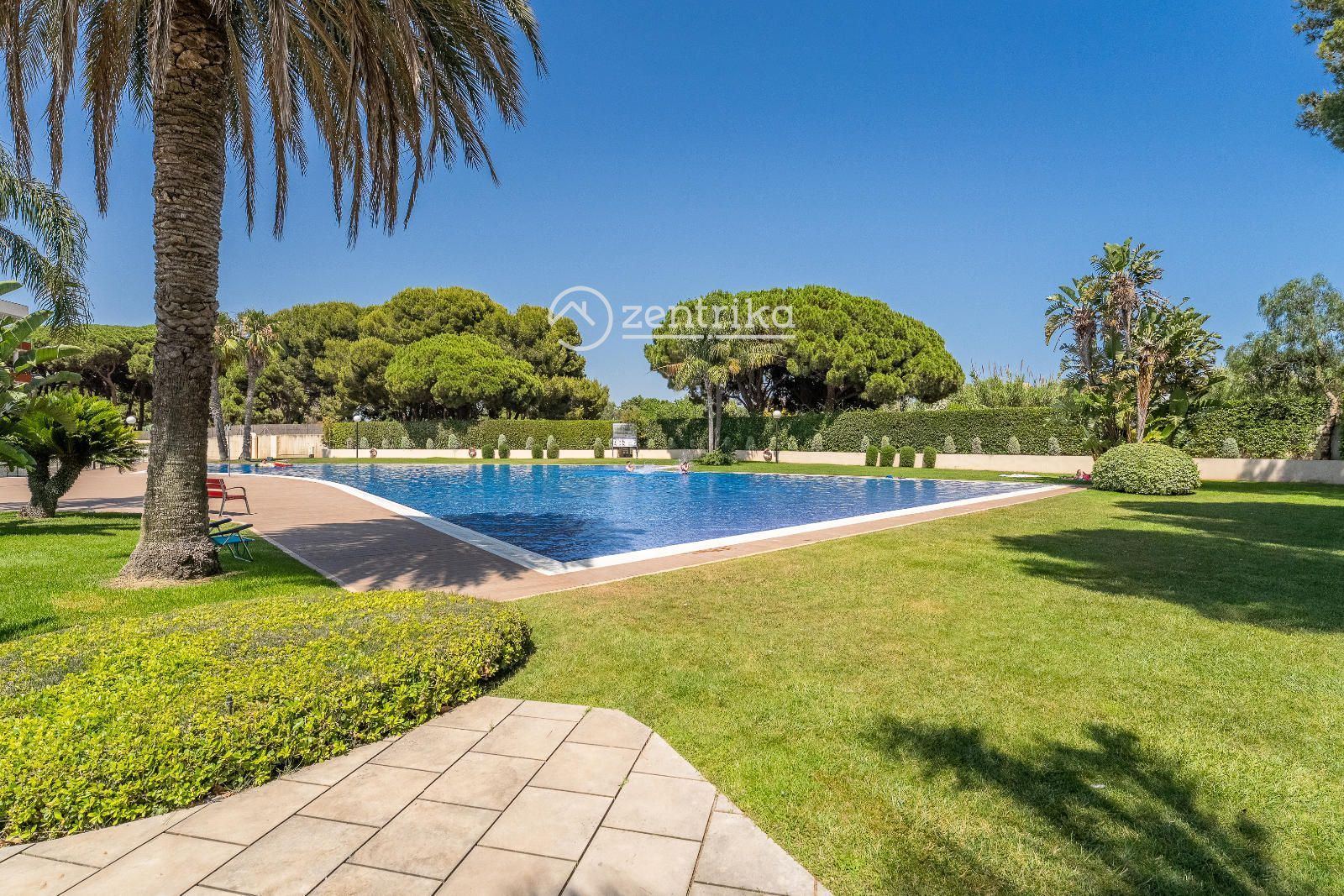 Swimming pool of Flat for sale in Cambrils  with Air Conditioner, Heating and Terrace