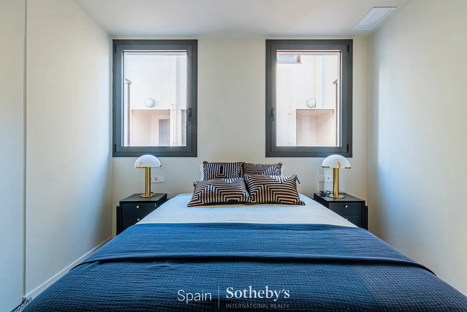 Schlafzimmer von Maisonette zum Verkauf in Barcelona mit Klimaanlage und Heizung