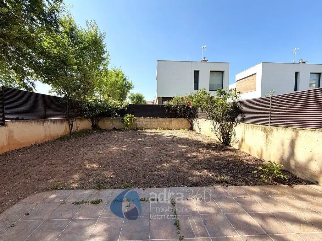 Apartamento en venta en Lardero con Aire acondicionado, Calefacción y Jardín privado