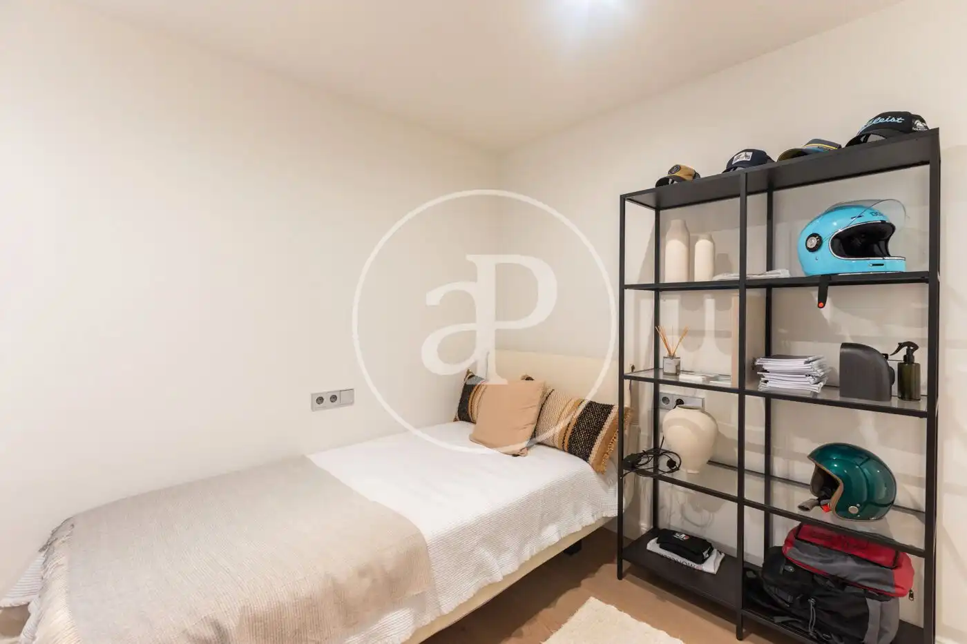 Bedroom of Flat for sale in Valencia  with Air Conditioner, Heating and Terrace