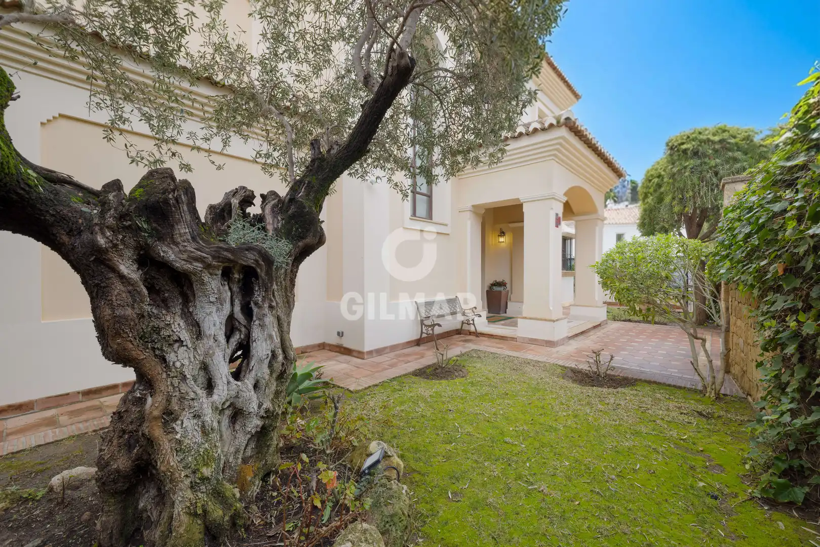 Vista exterior de Casa o chalet en venta en Benahavís con Calefacción, Jardín privado y Piscina