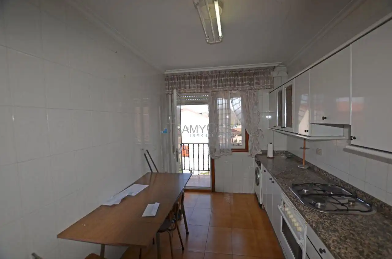 Kitchen of Flat for sale in Tui  with Storage room and Balcony