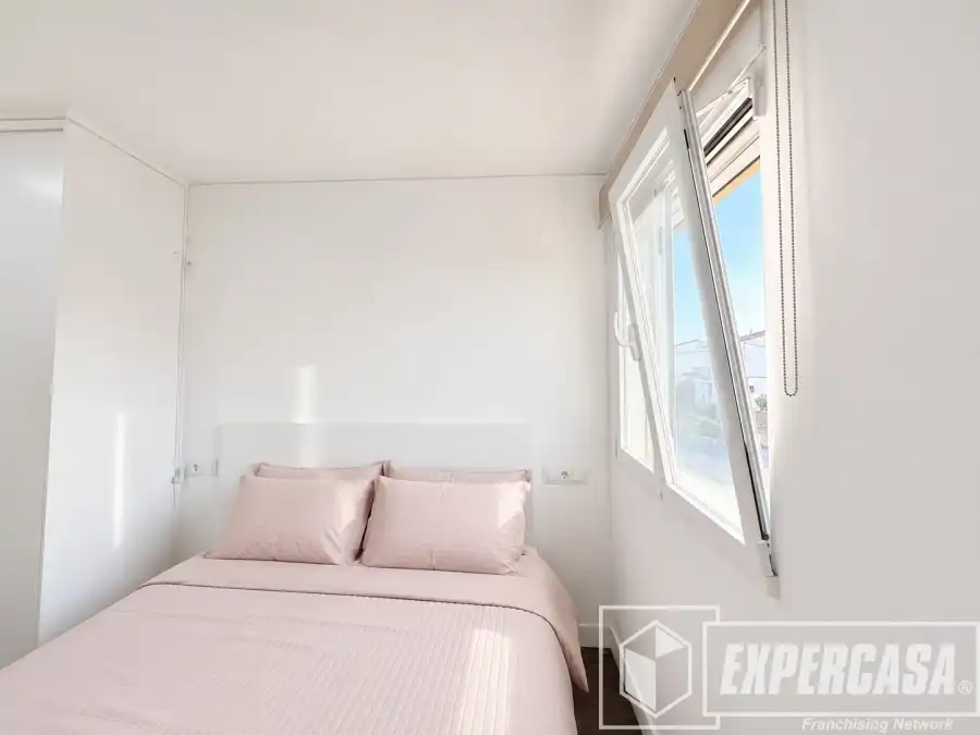 Dormitori de Casa o xalet en venda en Domeño amb Aire condicionat i Terrassa