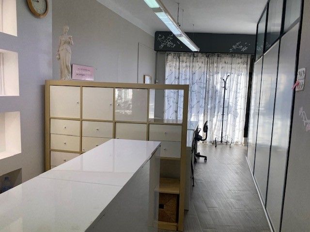 Local en venta en L'Hospitalet de Llobregat con Aire acondicionado, Parquet y Amueblado