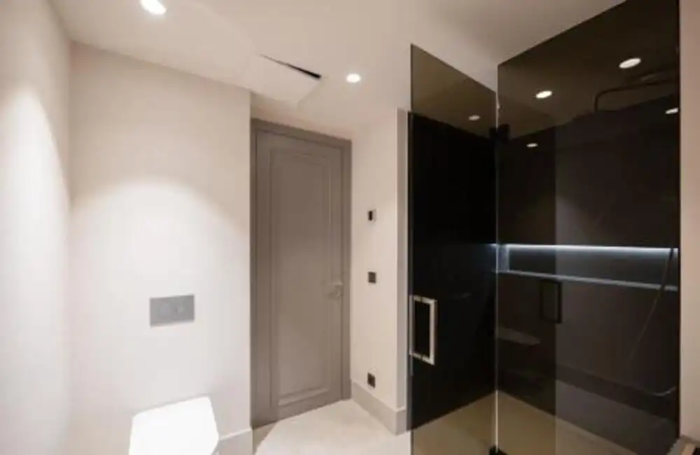 Bathroom of Ground floor for rent in Estepona  with Air Conditioner, Terrace and Storage room
