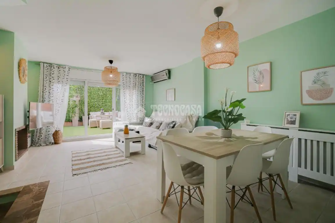 Wohnzimmer von Einfamilien-Reihenhaus zum Verkauf in Terrassa mit Klimaanlage, Heizung und Terrasse