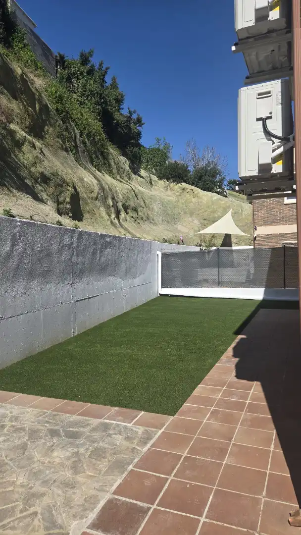Jardí de Casa o xalet en venda en Cubelles amb Aire condicionat, Calefacció i Jardí privat