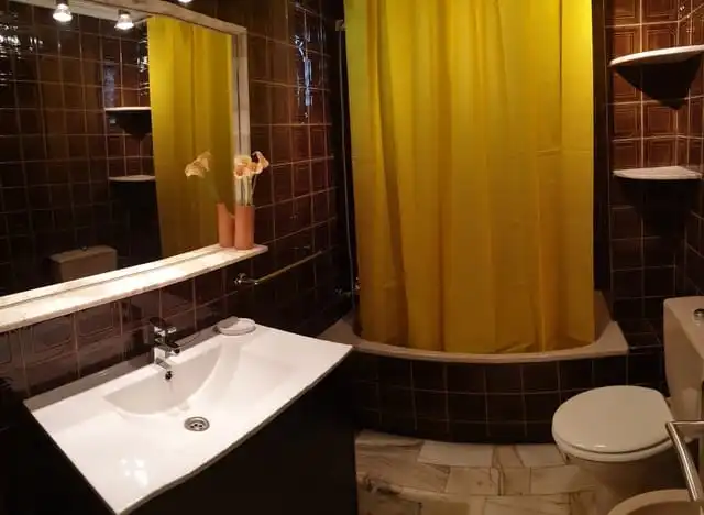 Baño de Piso de alquiler en Sevilla con Aire acondicionado, Amueblado y Lavadora
