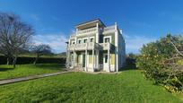 Vista exterior de Casa o xalet en venda en Llanes amb Jardí privat i Terrassa