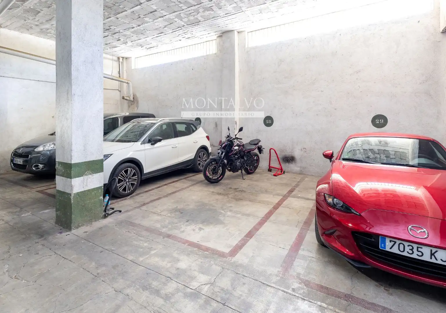 Parkplatz von Wohnung zur Miete in Granada mit Klimaanlage, Schwimmbad und Möbliert