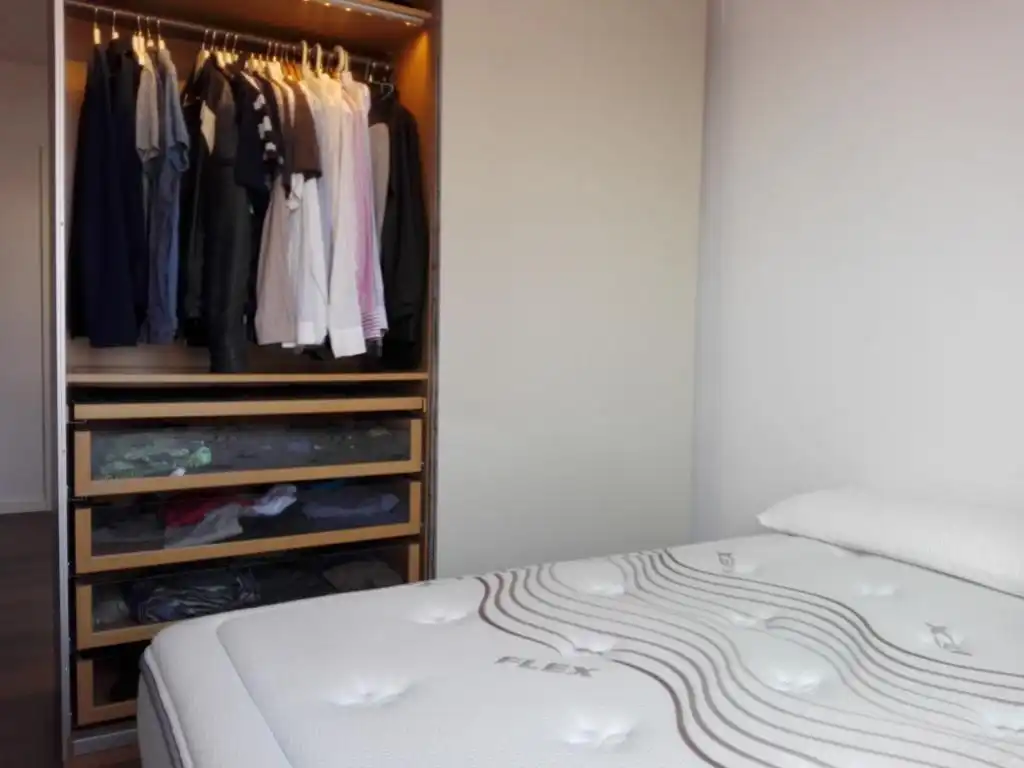 Schlafzimmer von Dachboden zum Verkauf in Barcelona mit Klimaanlage und Terrasse