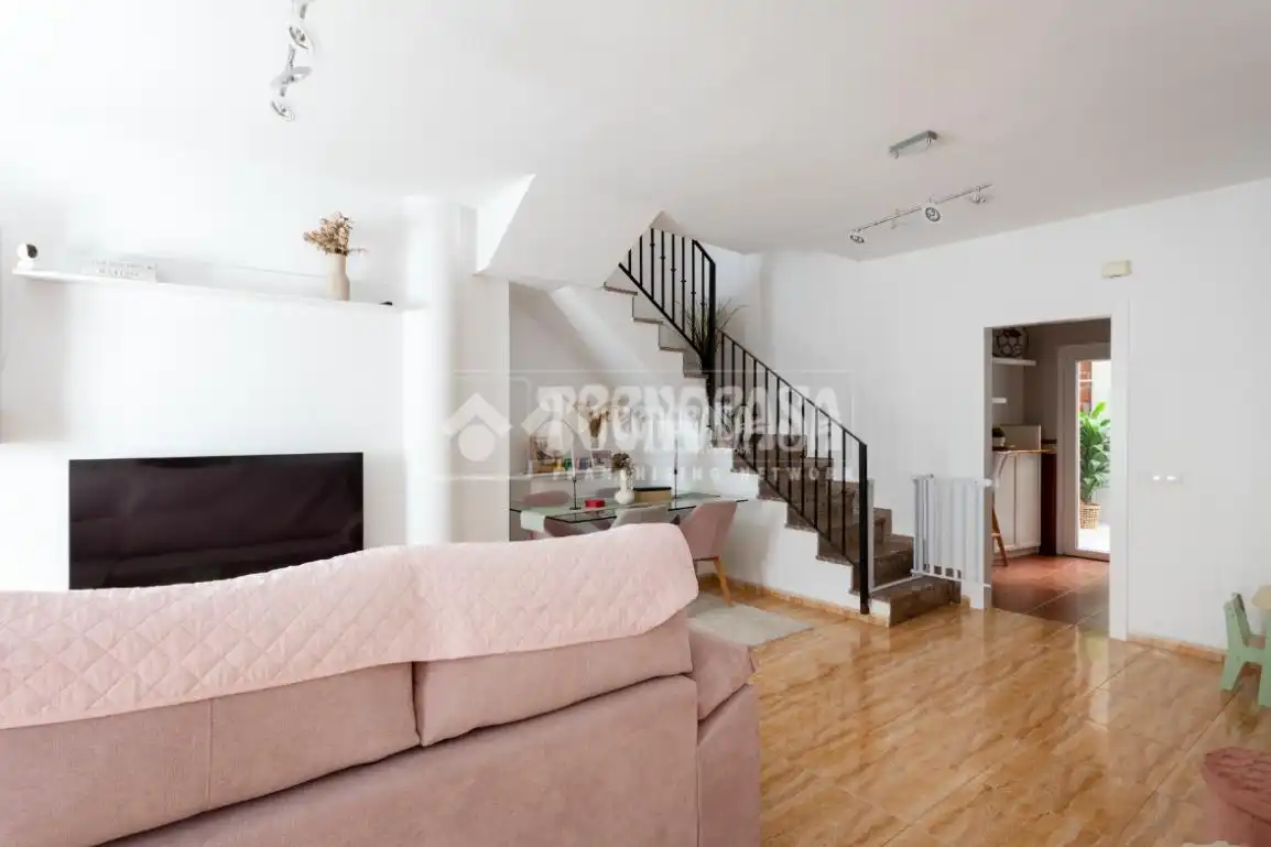 Sala de estar de Casa adosada en venta en Vélez-Málaga con Terraza