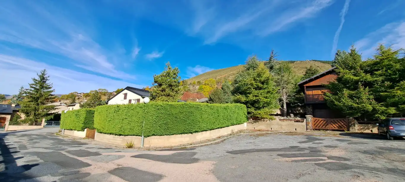 Vista exterior de Casa o xalet en venda en Targassonne amb Calefacció, Jardí privat i Parquet