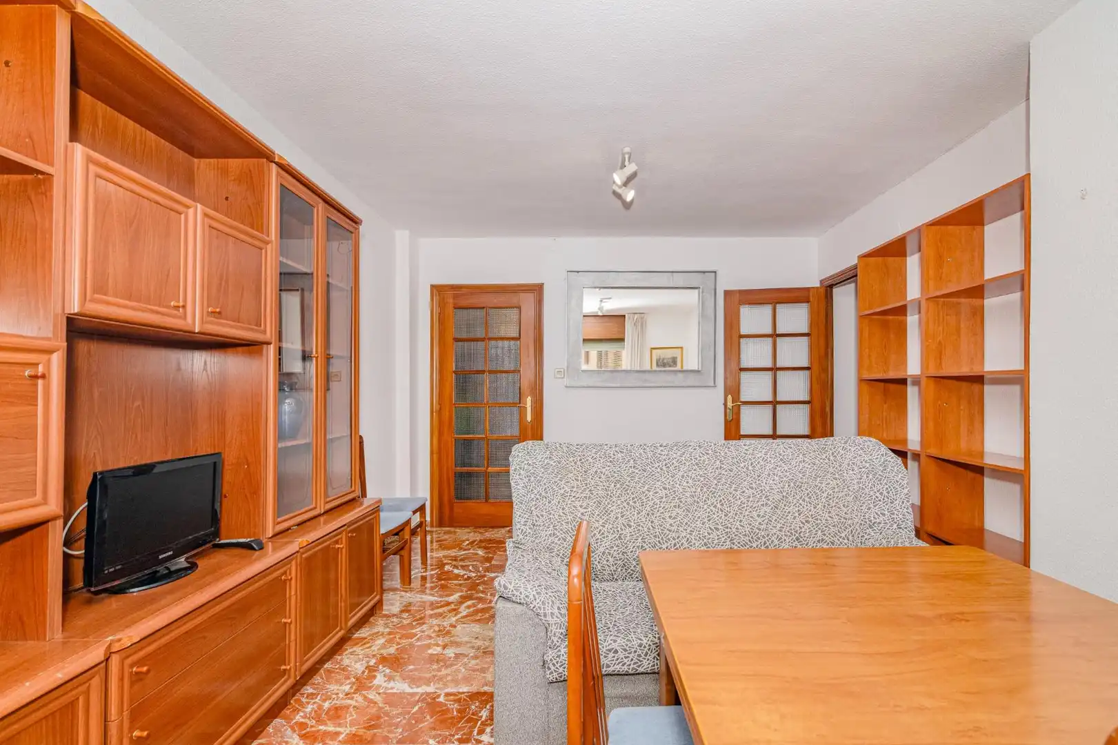 Sala d'estar de Pis en venda en Granada amb Calefacció i Moblat