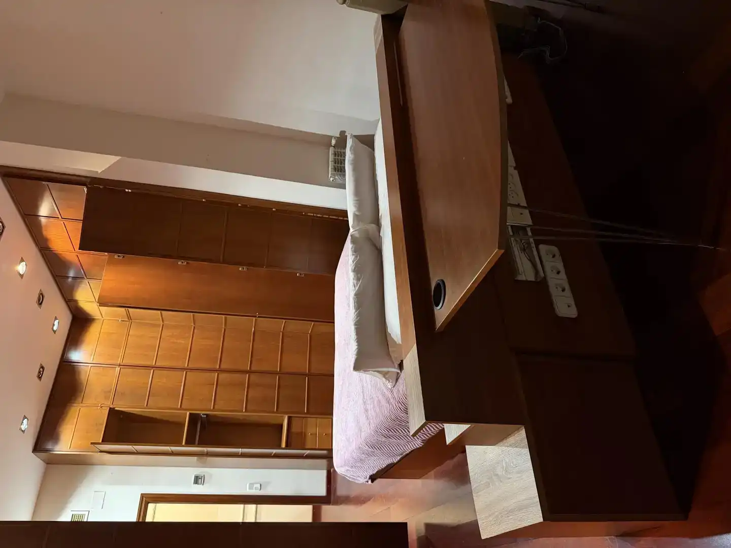 Bedroom of Flat for share in Barcelona  with Air Conditioner, Parquet flooring and Furnished