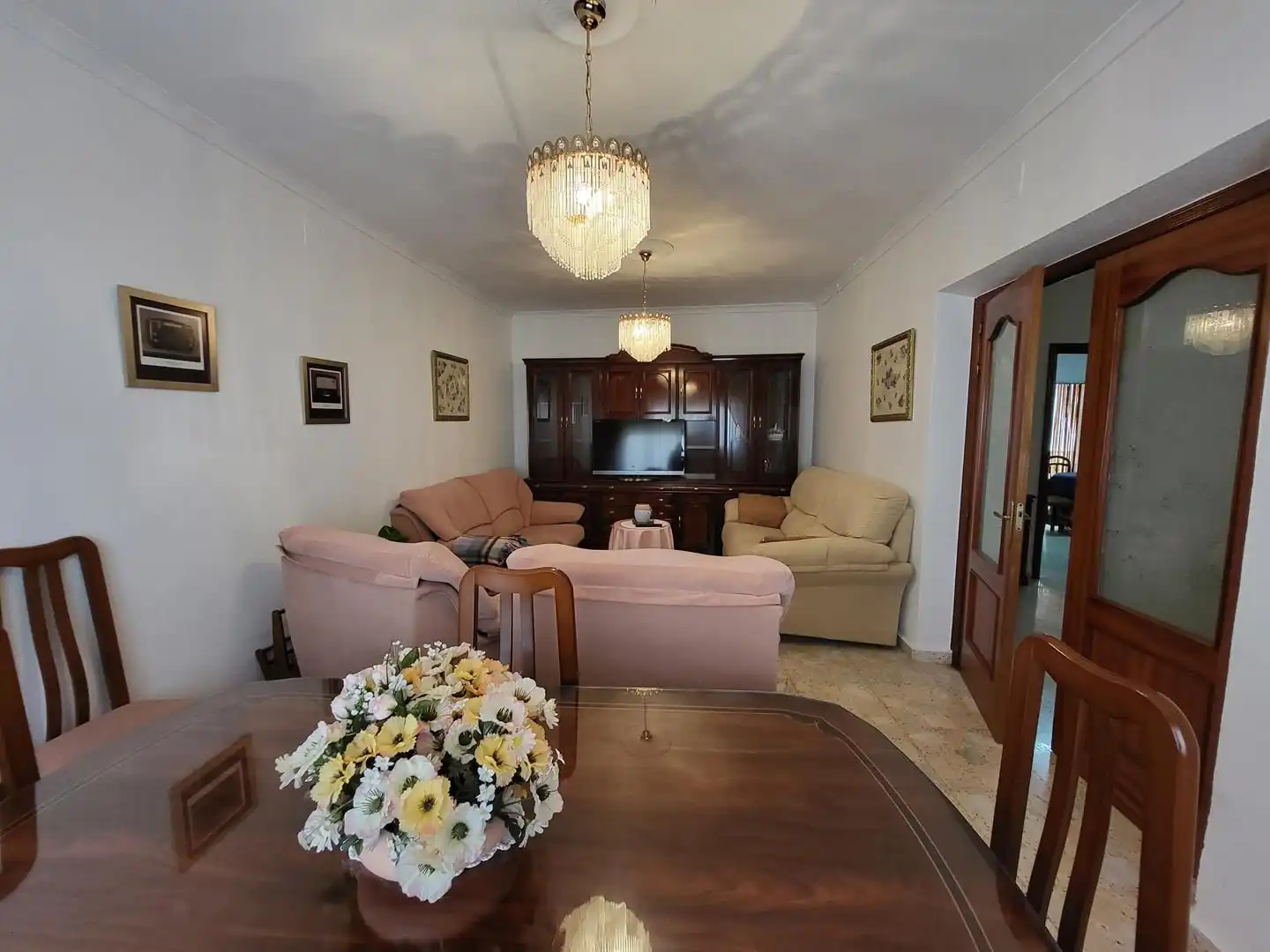 Sala d'estar de Casa o xalet en venda en Sisante amb Calefacció, Terrassa i Moblat