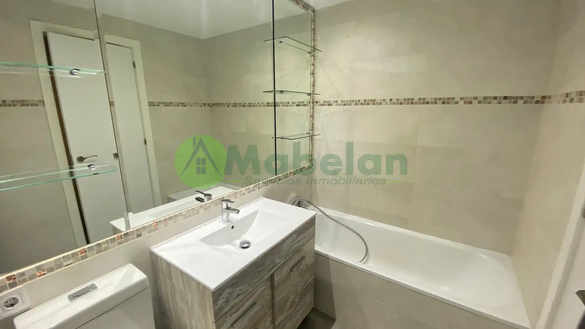 Baño de Piso de alquiler en Madrid con Calefacción y Piscina comunitaria