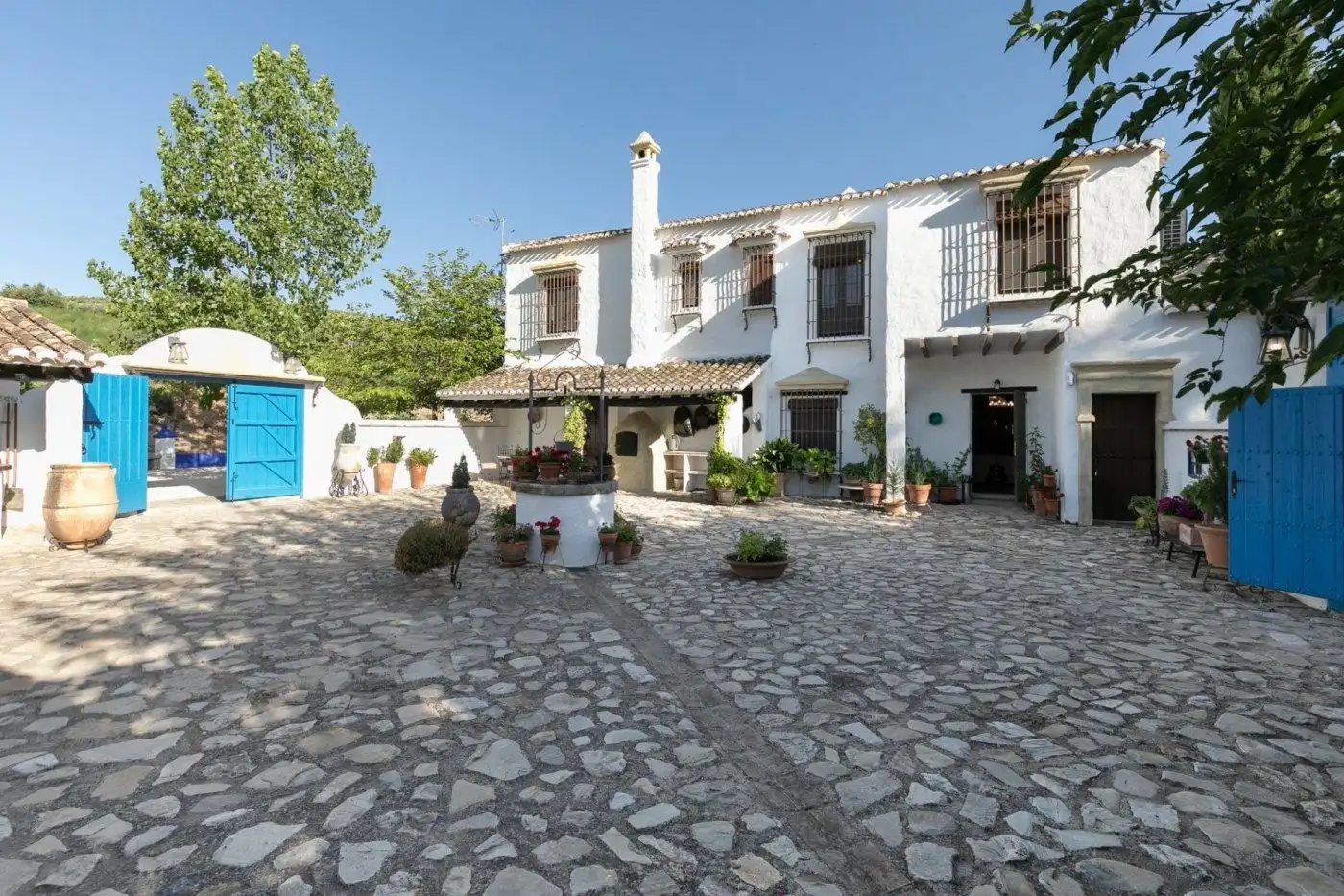 Vista exterior de Casa o xalet en venda en Montefrío amb Aire condicionat, Calefacció i Jardí privat