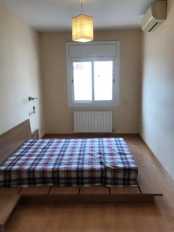 Dormitori de Àtic de lloguer en Barcelona amb Aire condicionat, Calefacció i Parquet