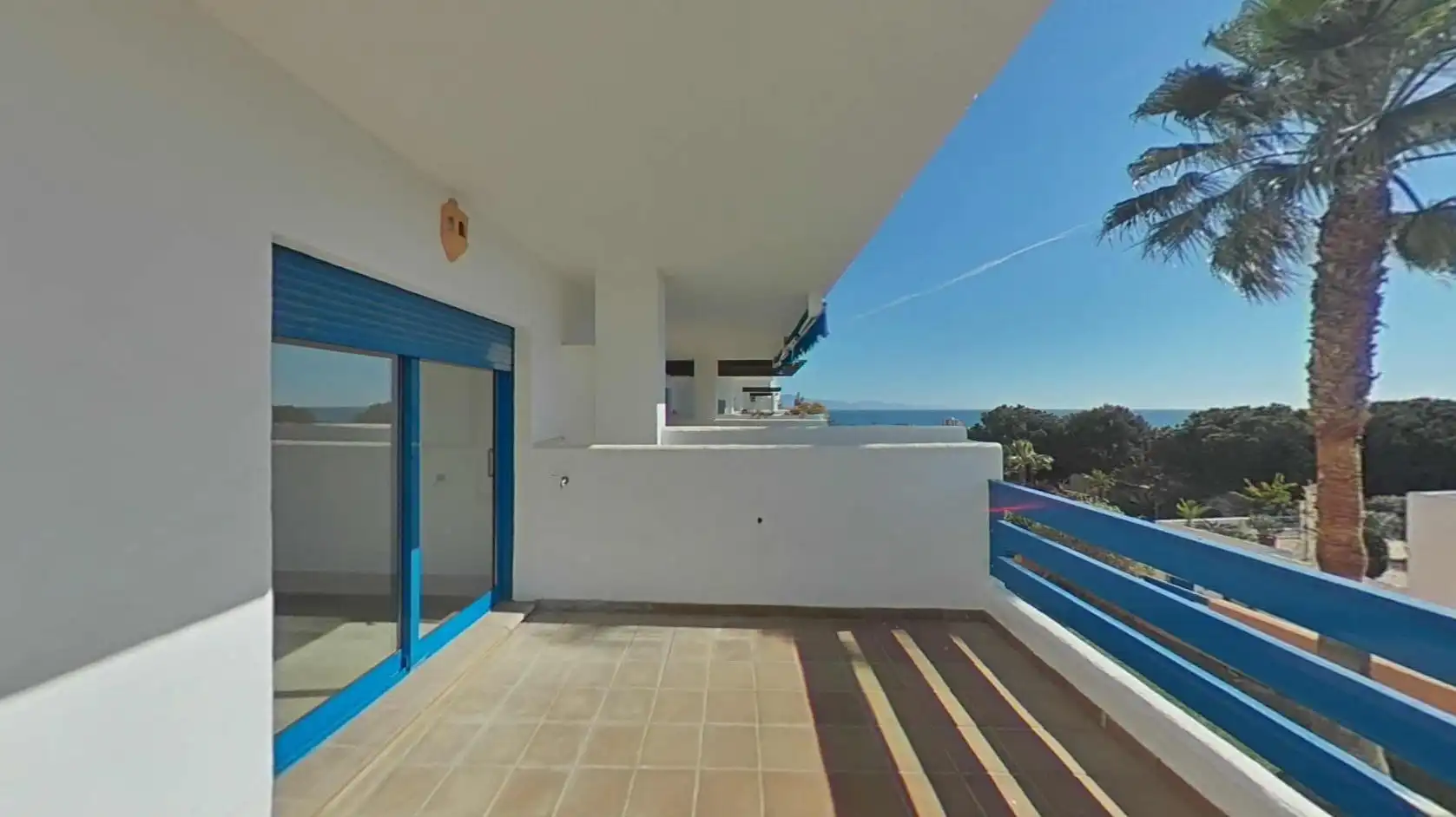 Vista exterior de Apartament en venda en Manilva amb Piscina