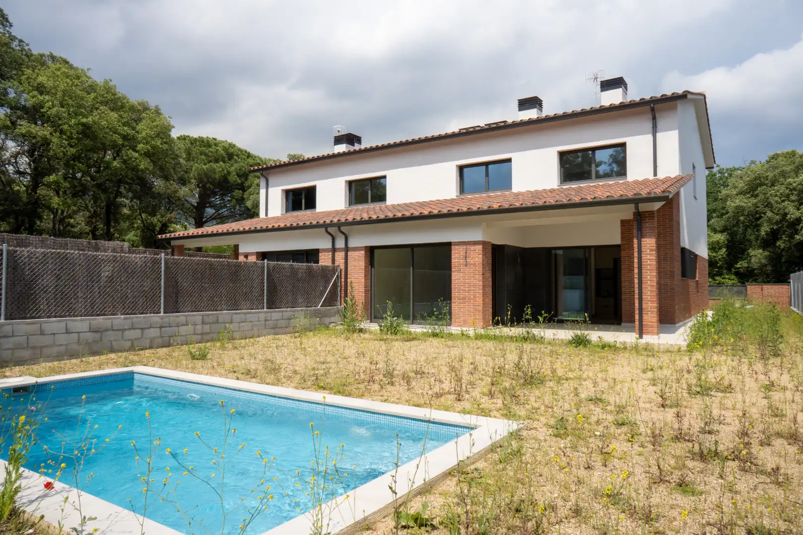Außenansicht von Einfamilien-Reihenhaus zum Verkauf in Sant Esteve de Palautordera mit Heizung, Privatgarten und Terrasse