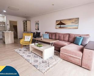 Sala d'estar de Casa o xalet en venda en Torrevieja amb Aire condicionat, Calefacció i Terrassa