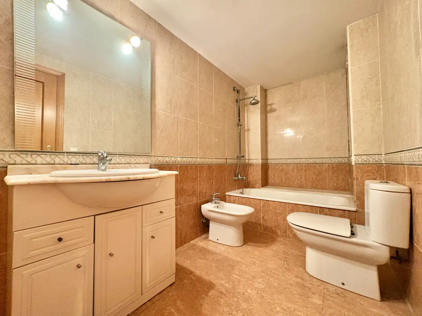 Bathroom of Flat for sale in Alfafar  with Oven
