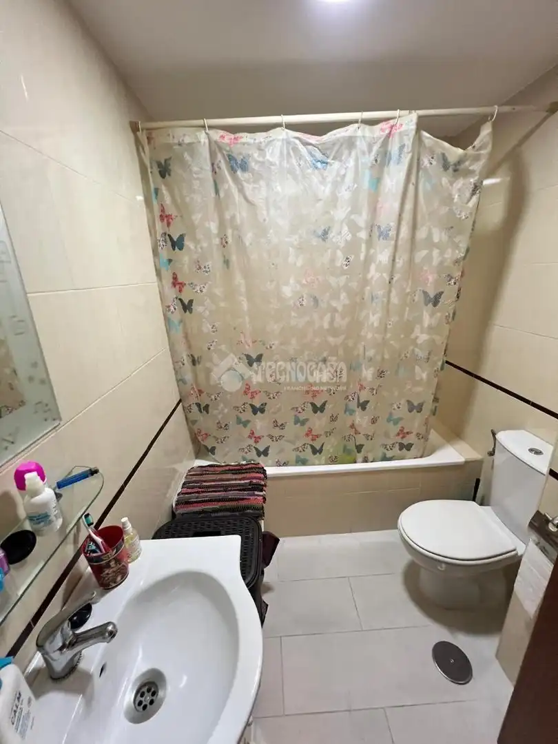 Bathroom of Flat for sale in Dos Hermanas  with Air Conditioner, Heating and Terrace