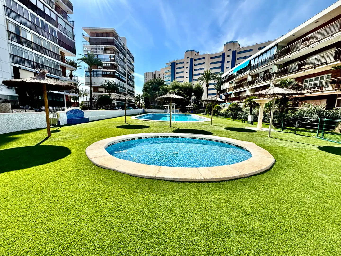 Piscina de Pis en venda en Alicante / Alacant amb Aire condicionat, Terrassa i Moblat