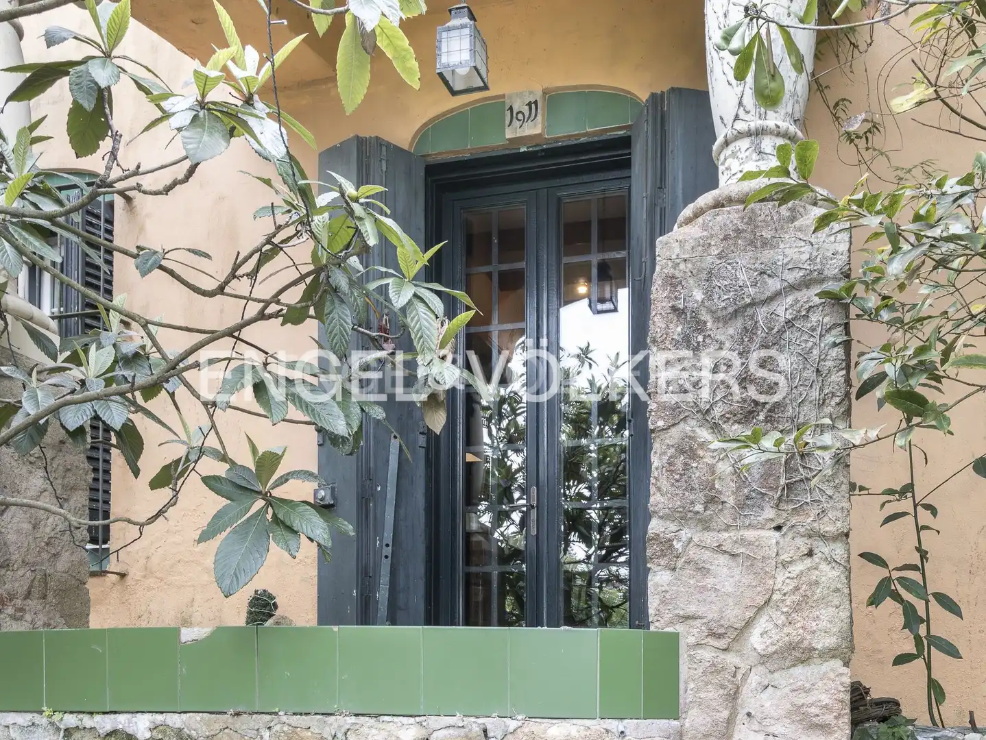 Vista exterior de Casa o xalet en venda en Barcelona amb Calefacció, Jardí privat i Terrassa