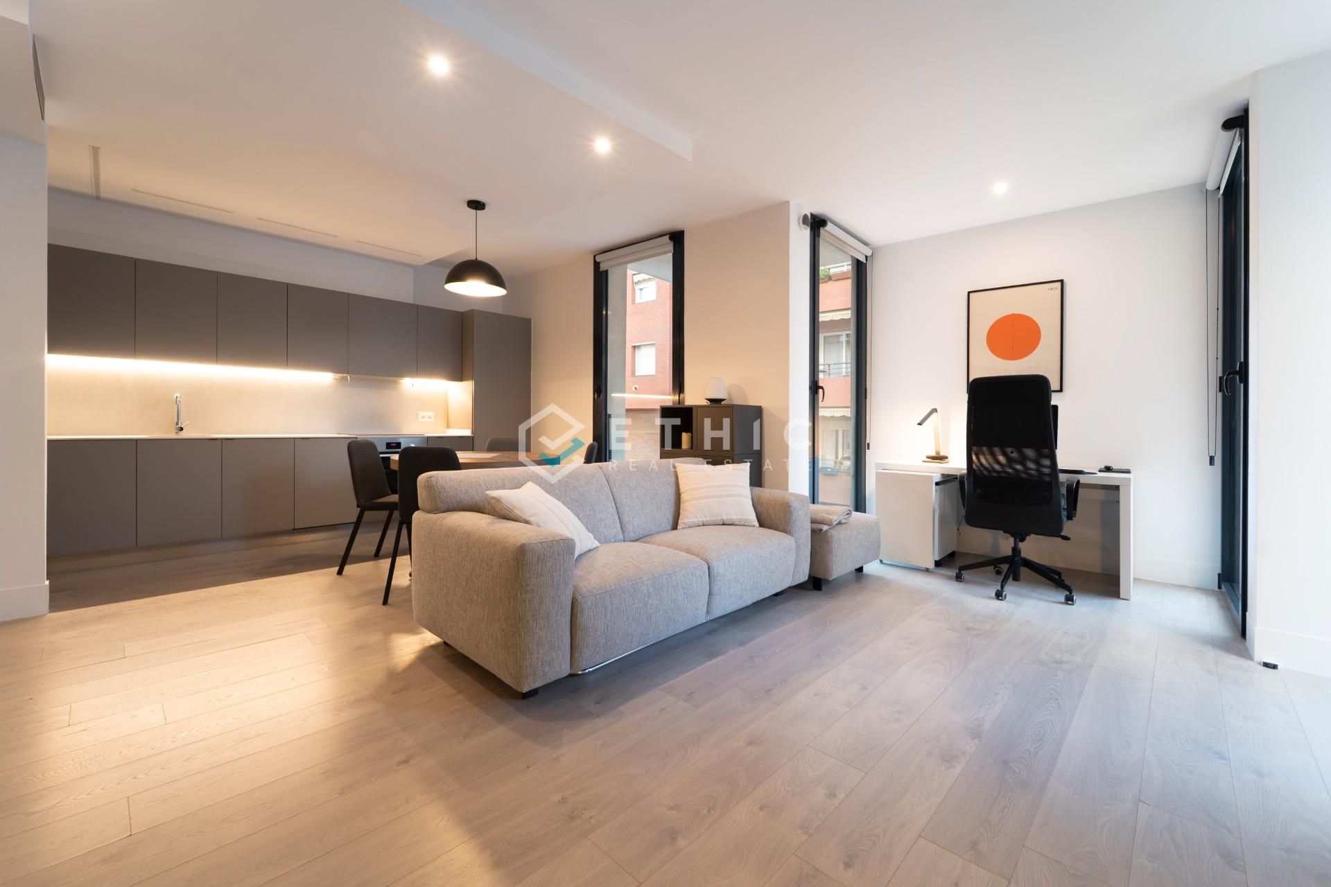 Living room of Flat for sale in  Barcelona Capital  with Air Conditioner, Heating and Parquet flooring